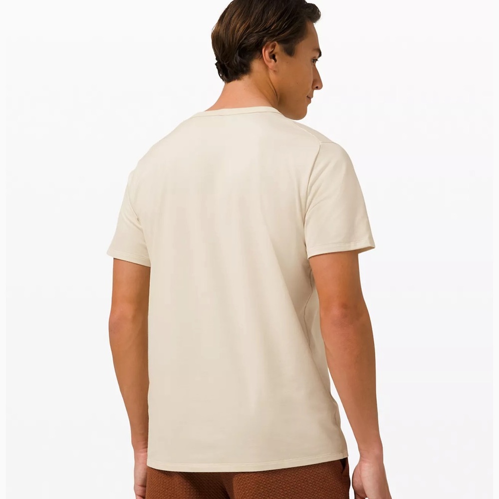 SOLD!!!Lululemon The Fundamental T Shirt - Picture 2 of 6
